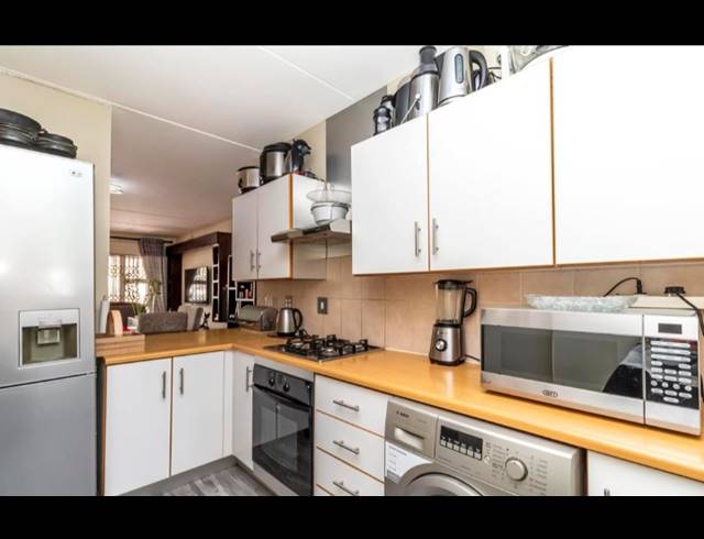 2 bed property to rent in SHARONLEA